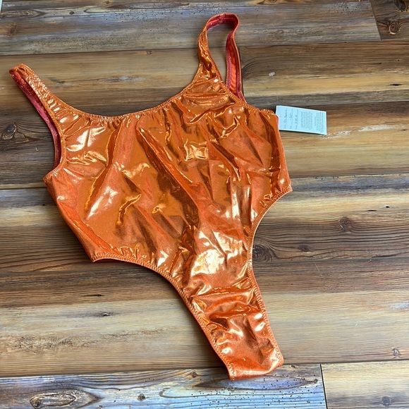 peithoblack Tops - 90s bodysuit metallic orange